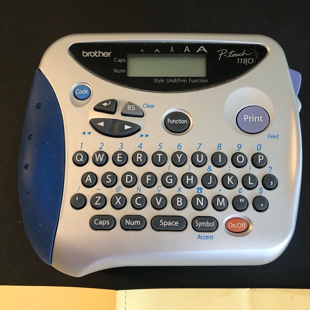 BROTHER P-TOUCH 1180 Portable Label Maker